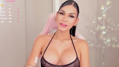 Snapshot of mia_yourmommy chatting on 02.09.25     online show from 02.09.25