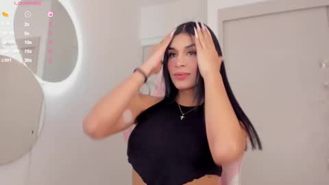 Snapshot of mia_yourmommy chatting on 02.10.25     online show from 02.10.25