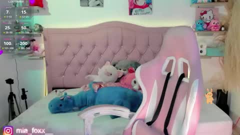 Mia online show from 11.13.25