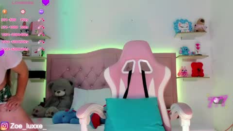 Snapshot of miaa_foxx_ chatting on 05.27.26 Mia online show from 05.27.26