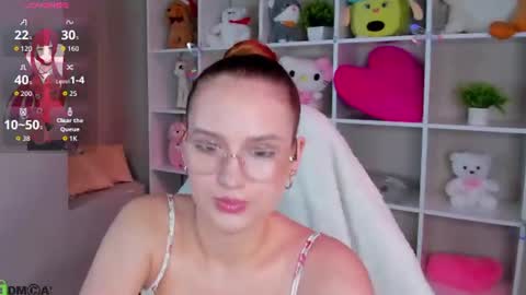 Snapshot of miaa_hill chatting on 06.11.26 Mia online show from 06.11.26