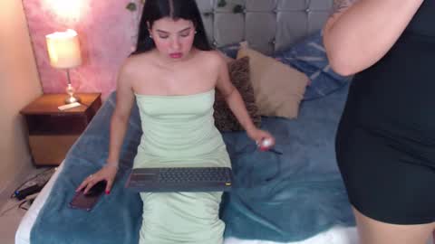 Sophie and Whanda online show from 10.11.25