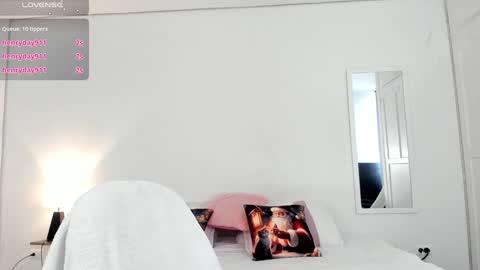 Snapshot of miaa_z chatting on 01.02.25 Miaa online show from 01.02.25