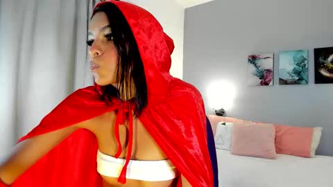 Snapshot of miaa_z chatting on 10.10.25 Miaa online show from 10.10.25