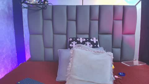 Mia online show from 09.13.25