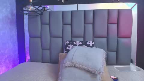 Mia online show from 09.15.25