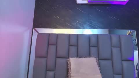 Mia online show from 10.04.25