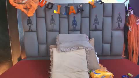 Mia online show from 10.23.25