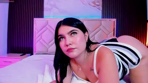 Snapshot of miaafarrel chatting on 09.09.25 Miaa Farrel online show from 09.09.25