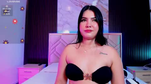 Snapshot of miaafarrel chatting on 09.11.25 Miaa Farrel online show from 09.11.25