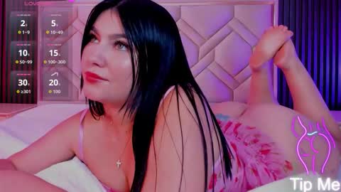 Snapshot of miaafarrel chatting on 09.22.25 Miaa Farrel online show from 09.22.25