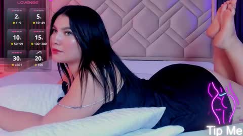 Snapshot of miaafarrel chatting on 09.23.25 Miaa Farrel online show from 09.23.25