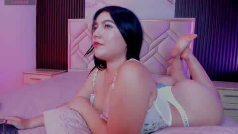 Snapshot of miaafarrel chatting on 10.06.25 Miaa Farrel online show from 10.06.25