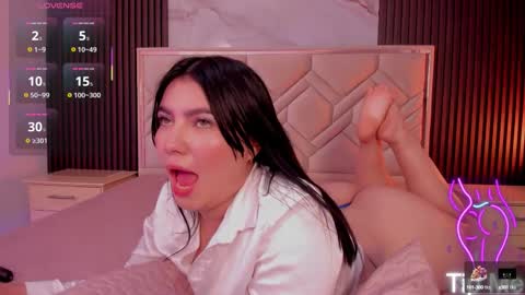 Snapshot of miaafarrel chatting on 10.08.25 Miaa Farrel online show from 10.08.25