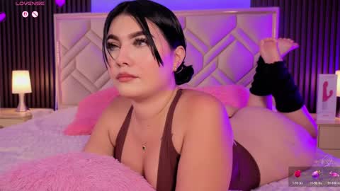 Miaa Farrel online show from 04.10.26