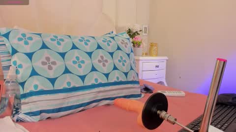 Snapshot of miaaffox chatting on 02.20.26 miaaffox online show from 02.20.26