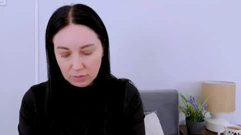 Snapshot of miaalluring chatting on 04.06.26 Mia online show from 04.06.26