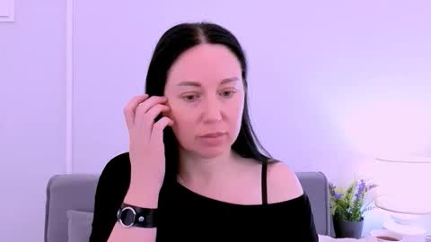Snapshot of miaalluring chatting on 05.12.26 Mia online show from 05.12.26