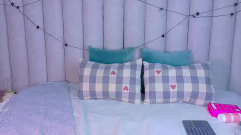 Snapshot of miaanderson__ chatting on 12.16.25 miaanderson__ online show from 12.16.25