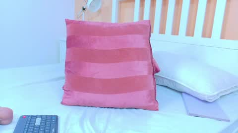 Snapshot of miaanderson__ chatting on 04.19.26 miaanderson__ online show from 04.19.26