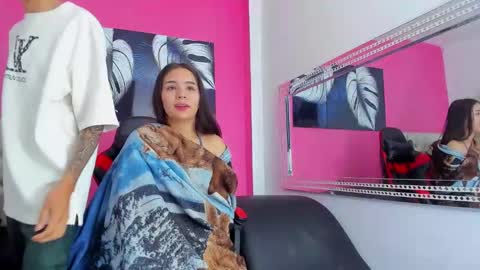 Snapshot of miaandteylor chatting on 12.01.25 Mia - Teylor online show from 12.01.25