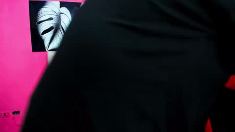 Snapshot of miaandteylor chatting on 12.20.25 Mia - Teylor online show from 12.20.25