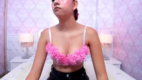 Mia online show from 06.11.26