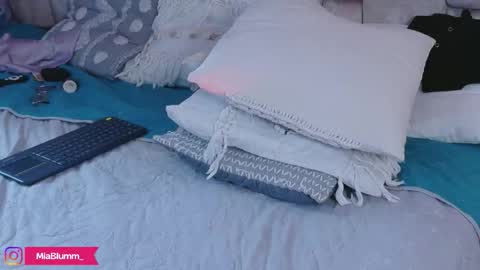 miablumm_ online show from 03.25.26