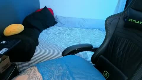 Mia online show from 04.11.26