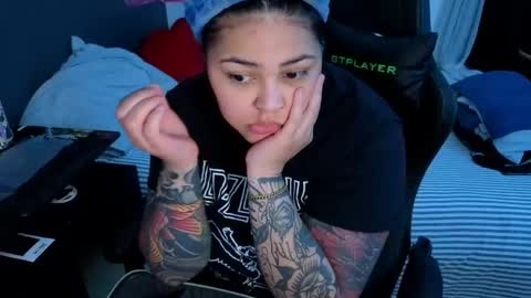 Snapshot of miacanela_xo chatting on 05.04.26 Mia online show from 05.04.26