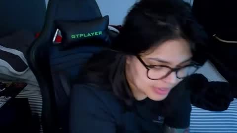 Snapshot of miacanela_xo chatting on 05.05.26 Mia online show from 05.05.26