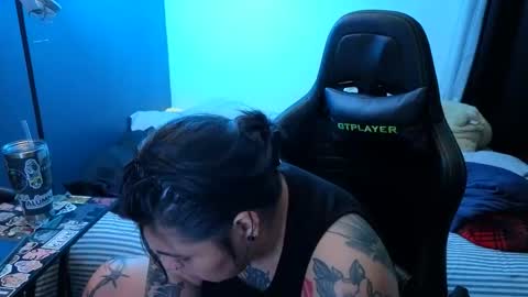 Snapshot of miacanela_xo chatting on 05.17.26 Mia online show from 05.17.26