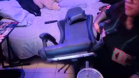 Snapshot of miacanela_xo chatting on 05.18.26 Mia online show from 05.18.26