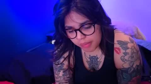 Snapshot of miacanela_xo chatting on 05.27.26 Mia online show from 05.27.26