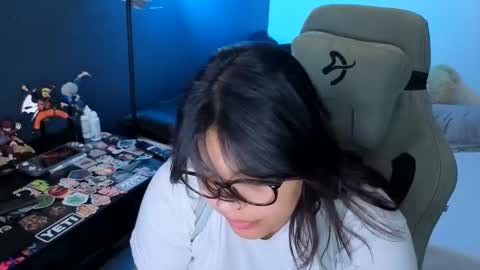 Snapshot of miacanela_xo chatting on 05.28.26 Mia online show from 05.28.26