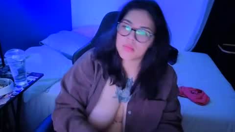 Snapshot of miacanela_xo chatting on 07.16.26 Mia online show from 07.16.26