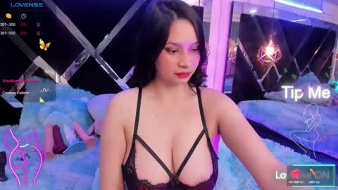 Snapshot of miacharloth chatting on 10.18.25 Mia online show from 10.18.25