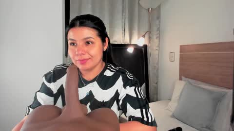 IG Yojanagomez  online show from 03.07.25