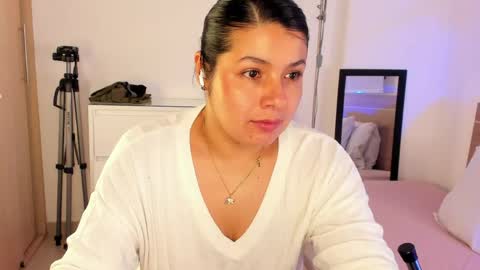 Snapshot of miadanielss chatting on 06.08.26 IG Yojanagomez online show from 06.08.26