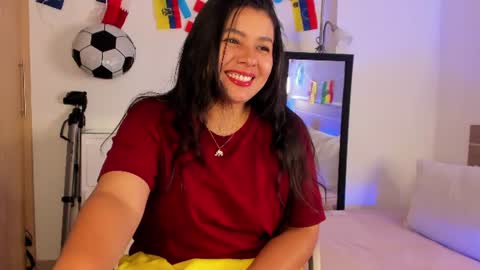 Snapshot of miadanielss chatting on 06.19.26 IG Yojanagomez online show from 06.19.26