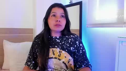 Snapshot of miadanielss chatting on 07.28.26 IG Yojanagomez online show from 07.28.26