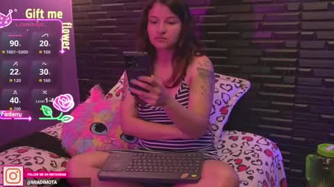 Mia online show from 09.27.25