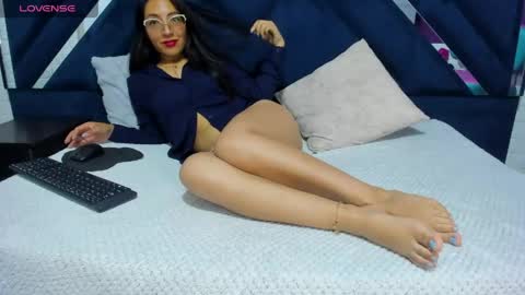 Snapshot of miadivinehyh chatting on 05.12.26 miadivinehyh online show from 05.12.26