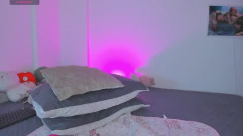 Mia Engels  online show from 04.07.26