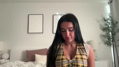 miafallsxo online show from 10.23.25