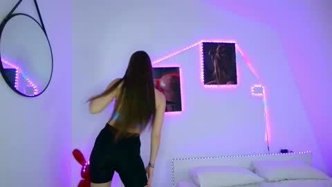 Mia online show from 04.22.26