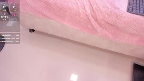 Mia  online show from 01.09.25