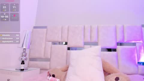 Mia  online show from 01.10.25