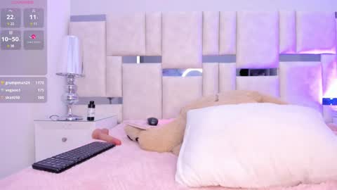 Mia  online show from 02.13.25