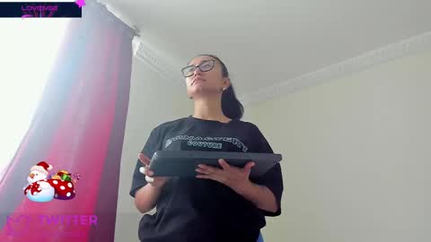 Mia  online show from 12.12.24